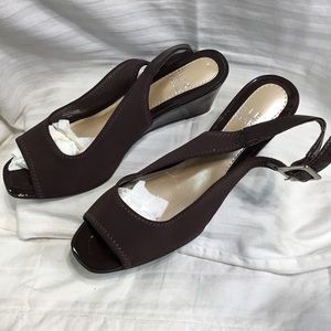 Alex Marie open toe narrow wedges, suede, 6M, NWOT, 2” heel